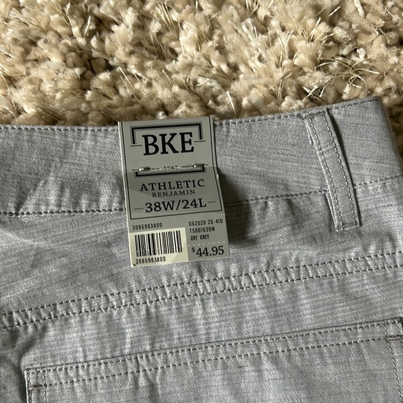 NWT!! Men’s Buckle Shorts - Picture 5 of 7